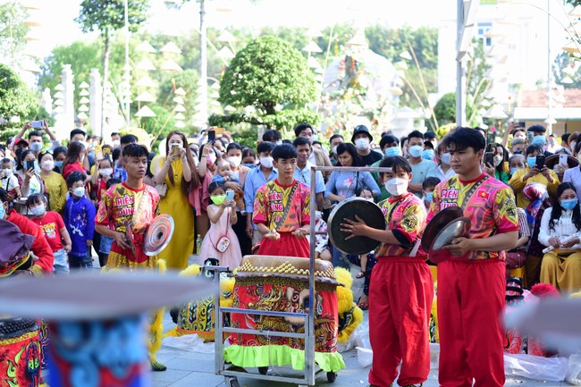 Chùm ảnh mồng một Tết Nhâm Dần